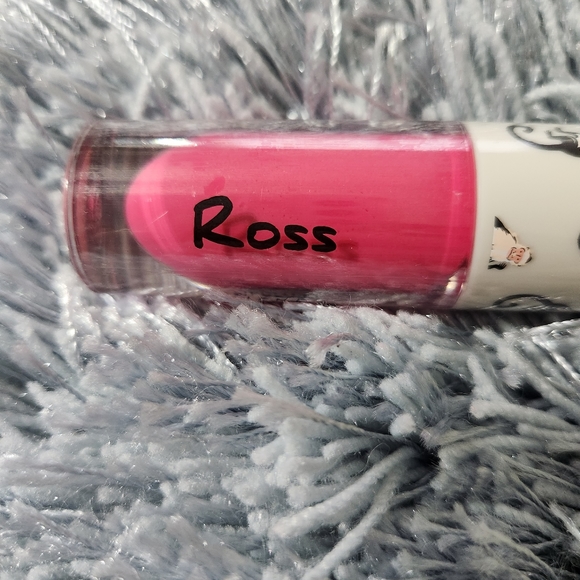 Makeup Revolution Friends Ross Pink Lip Gloss - Picture 4 of 6